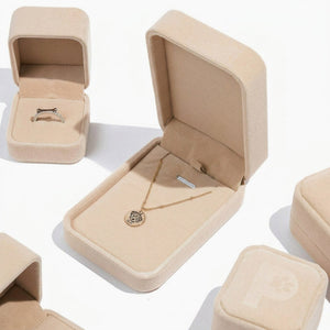 Boîte Cadeau en Velours Beige